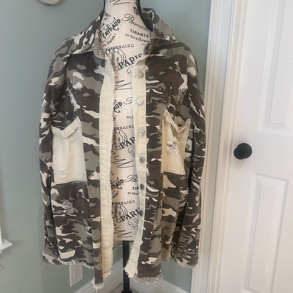 POL Jackets & Blazers - NWOT POL Camouflage Shacket | Size M | Fringe Edges | Distressed